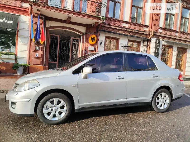 Nissan TIIDA 2007