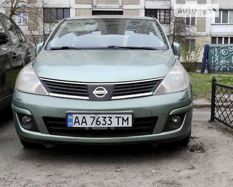 Хэтчбек Nissan TIIDA 2008 в Киеве