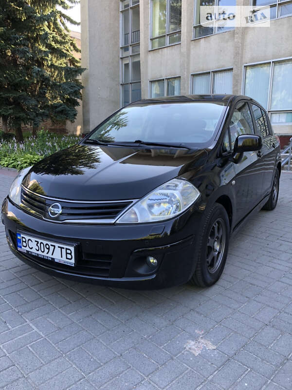 Хэтчбек Nissan TIIDA 2011 в Львове