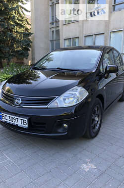 Хэтчбек Nissan TIIDA 2011 в 