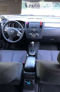 Хэтчбек Nissan TIIDA 2011 в 