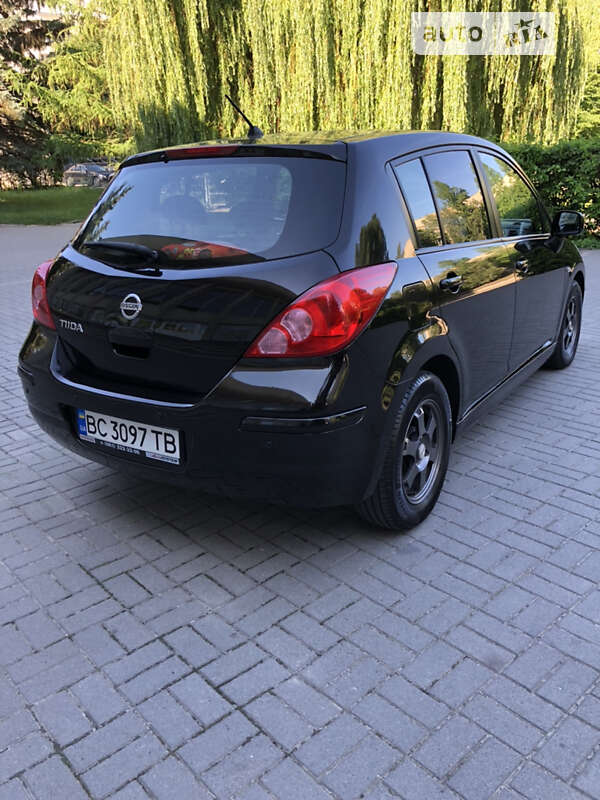 Хэтчбек Nissan TIIDA 2011 в Львове