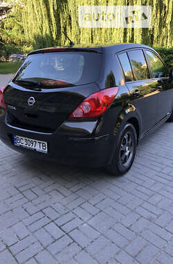 Хэтчбек Nissan TIIDA 2011 в 