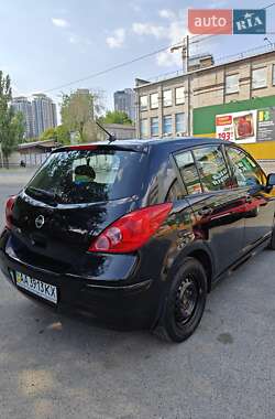 Хэтчбек Nissan TIIDA 2011 в 
