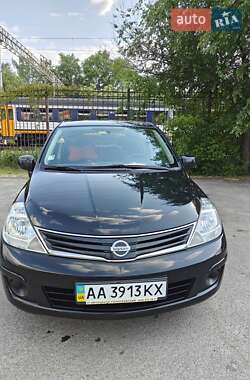 Хэтчбек Nissan TIIDA 2011 в 