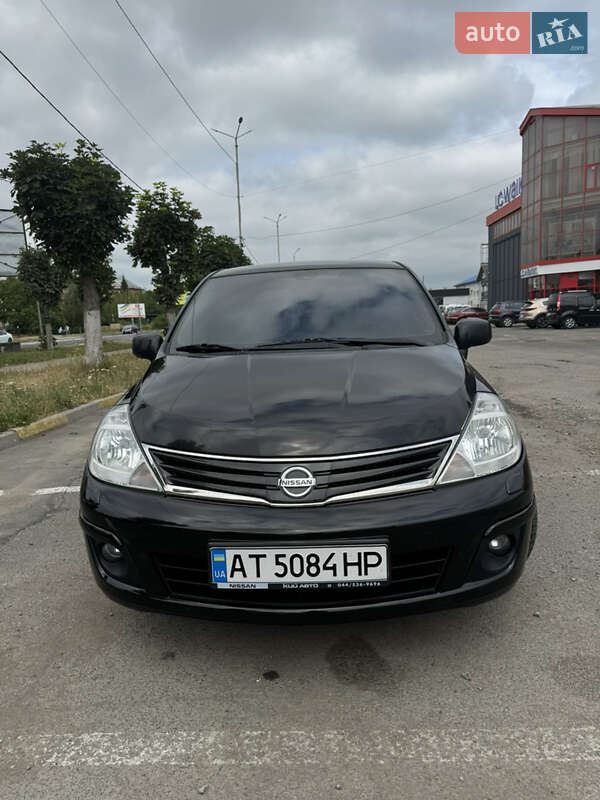 Nissan TIIDA 2011