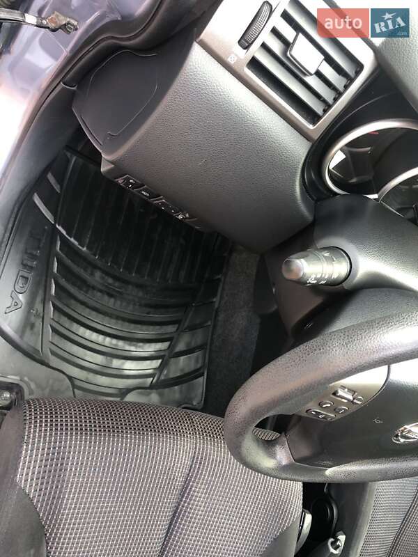 Хэтчбек Nissan TIIDA 2011 в Обухове