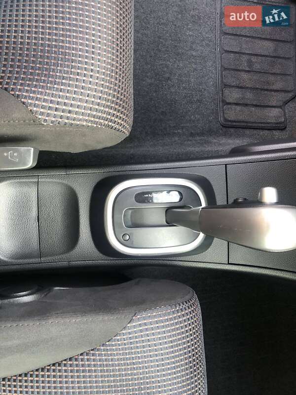 Хэтчбек Nissan TIIDA 2011 в Обухове