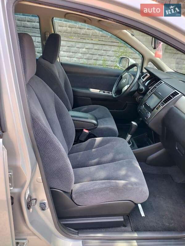 Седан Nissan TIIDA 2012 в Львове