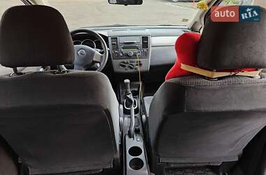 Хэтчбек Nissan TIIDA 2011 в 