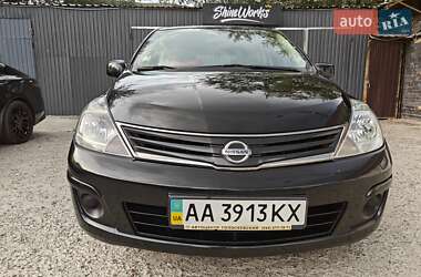 Хэтчбек Nissan TIIDA 2011 в 