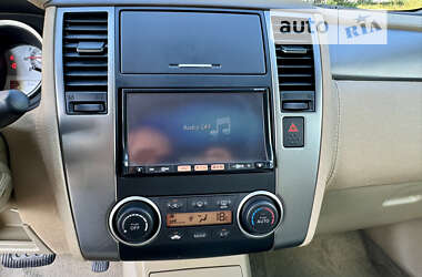 Хетчбек Nissan TIIDA 2012 в 