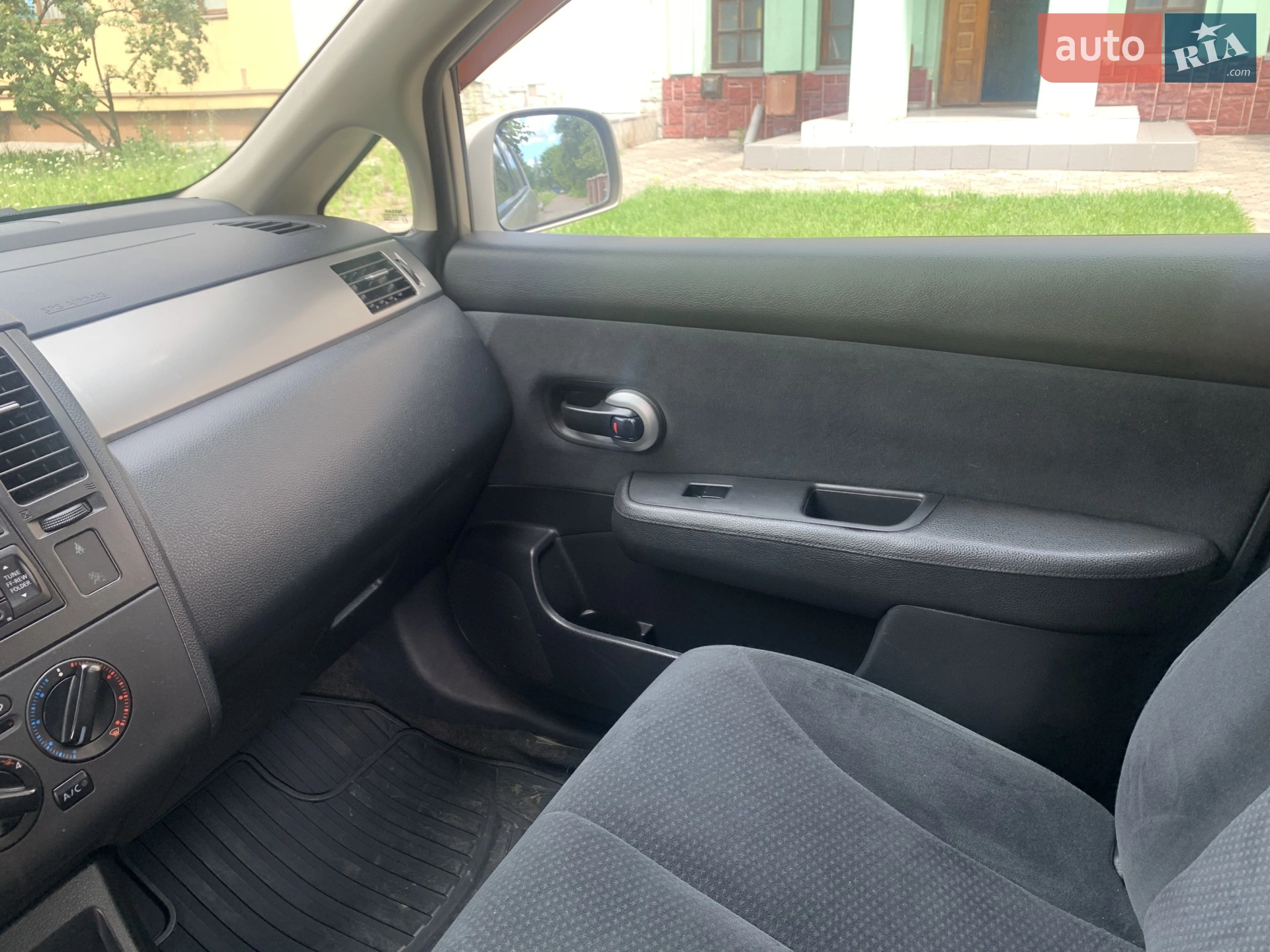 2010 Nissan Tiida - мініатюра 3