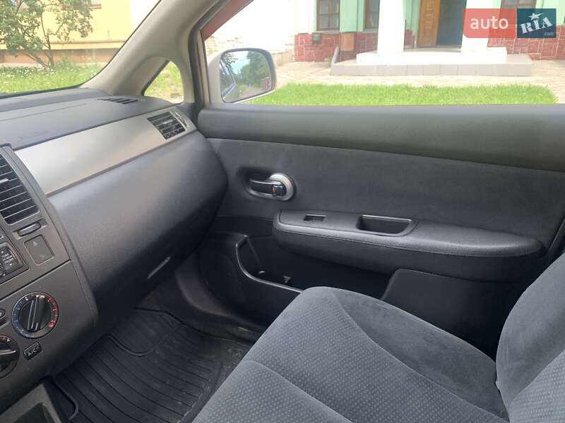 Хетчбек Nissan TIIDA 2010 в Шептицькому