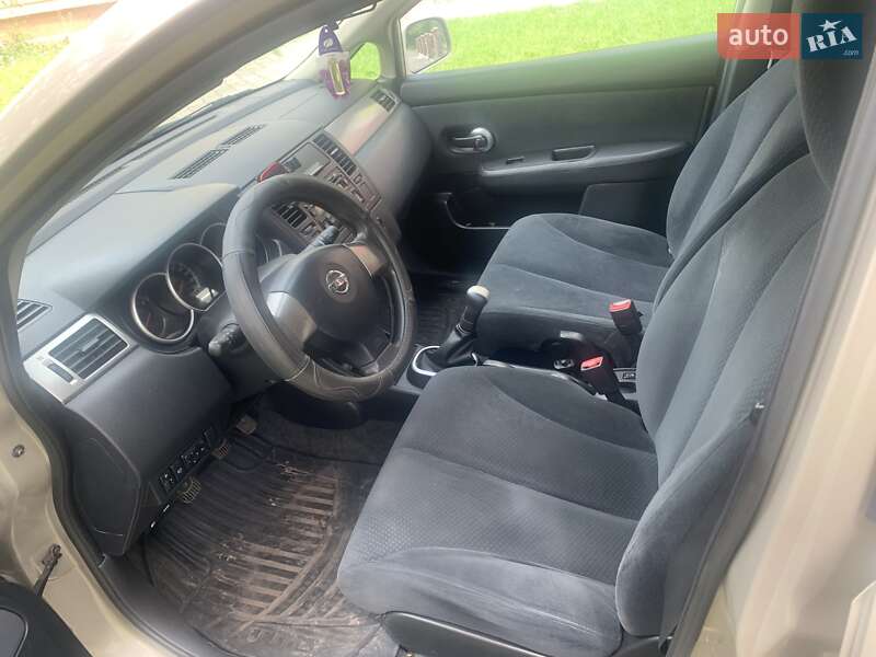 Хетчбек Nissan TIIDA 2010 в Шептицькому