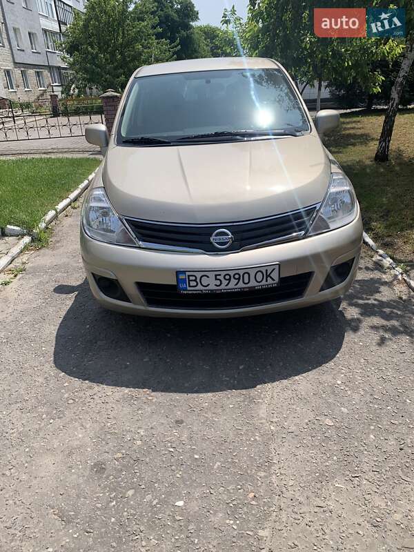 Хетчбек Nissan TIIDA 2010 в Шептицькому