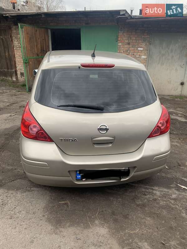 Хетчбек Nissan TIIDA 2010 в Шептицькому