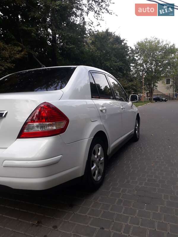 Седан Nissan TIIDA 2008 в Києві