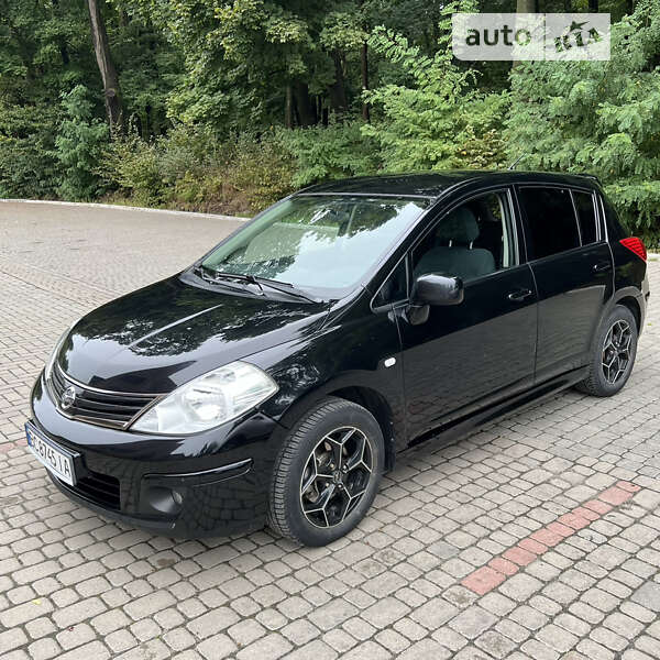 Nissan TIIDA 2011