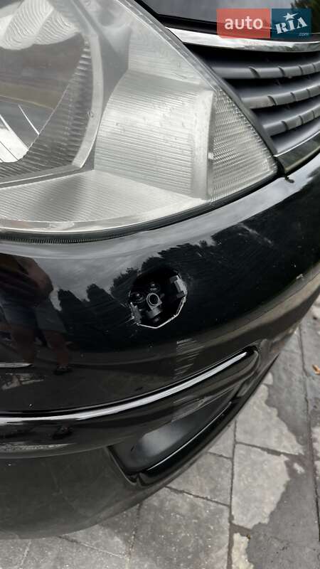 Хэтчбек Nissan TIIDA 2008 в Новояворовске