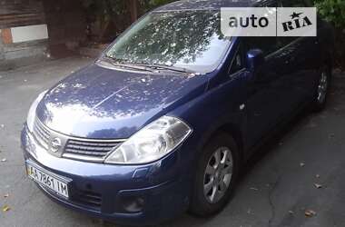 Седан Nissan TIIDA 2010 в Киеве