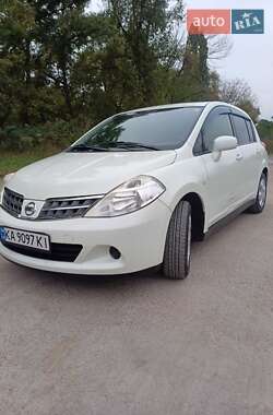 Хэтчбек Nissan TIIDA 2012 в 