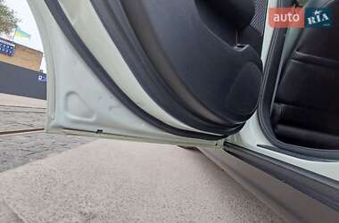 Хэтчбек Nissan TIIDA 2012 в 