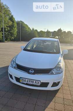 Седан Nissan TIIDA 2011 в Киеве