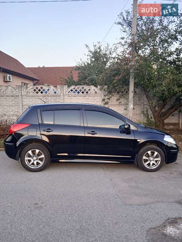 Хетчбек Nissan TIIDA 2012 в Кам'янському