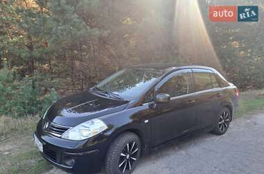 Седан Nissan TIIDA 2011 в Жовтих Водах