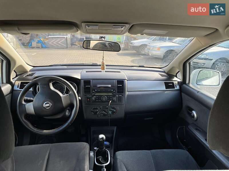 Хетчбек Nissan TIIDA 2011 в Одесі