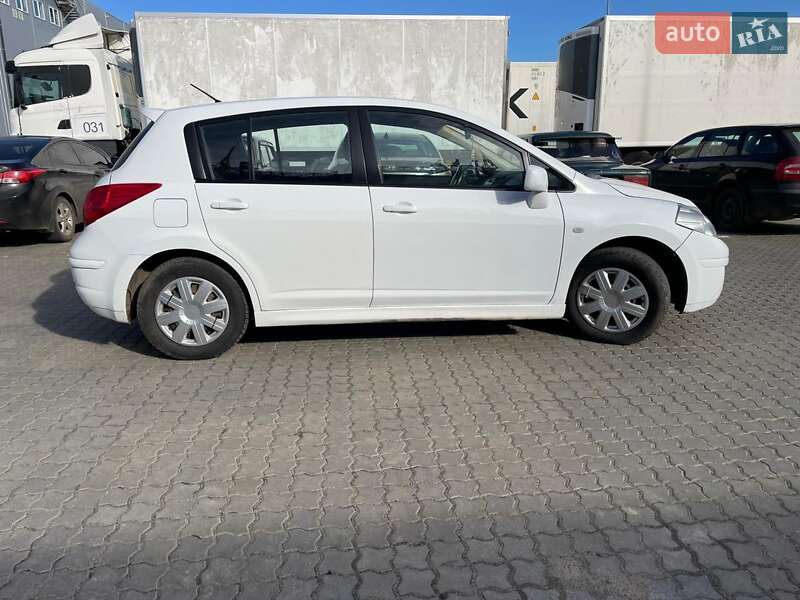Хетчбек Nissan TIIDA 2011 в Одесі