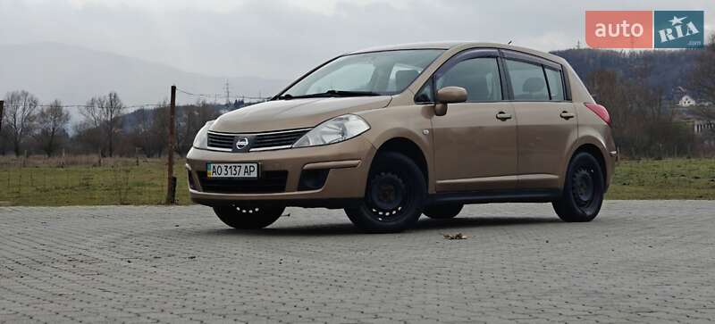 Хетчбек Nissan TIIDA 2008 в Мукачевому