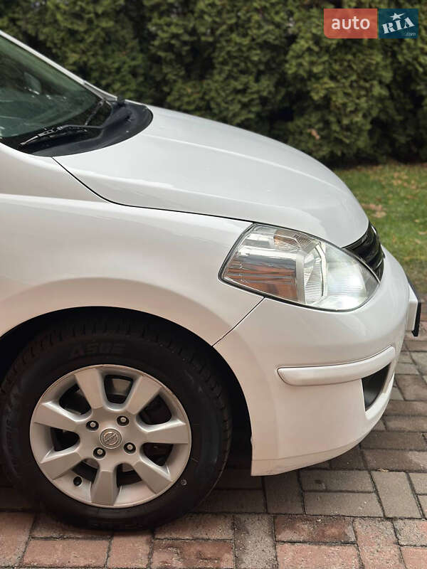 Хетчбек Nissan TIIDA 2012 в Києві фото 14 Хетчбек Nissan TIIDA 2012 в Києві