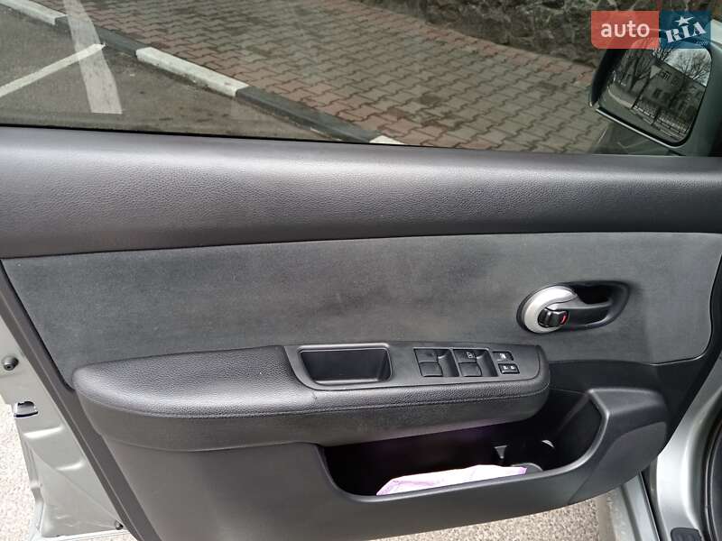 Хетчбек Nissan TIIDA 2013 в Києві фото 10 Хетчбек Nissan TIIDA 2013 в Києві