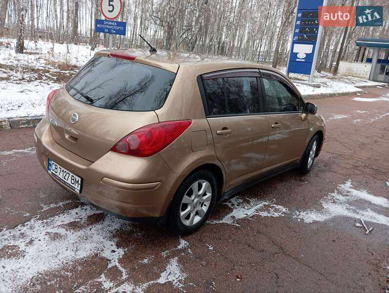 Хэтчбек Nissan TIIDA 2008 в Чернигове