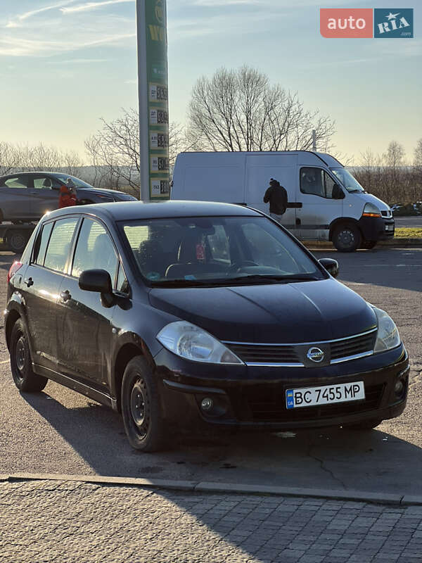 Хетчбек Nissan TIIDA 2009 в Кам'янці-Бузькій