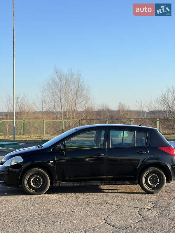 Хетчбек Nissan TIIDA 2009 в Кам'янці-Бузькій