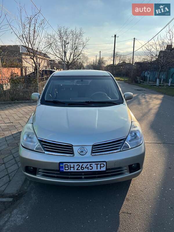 Nissan TIIDA 2006