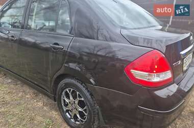 Седан Nissan TIIDA 2011 в Киеве