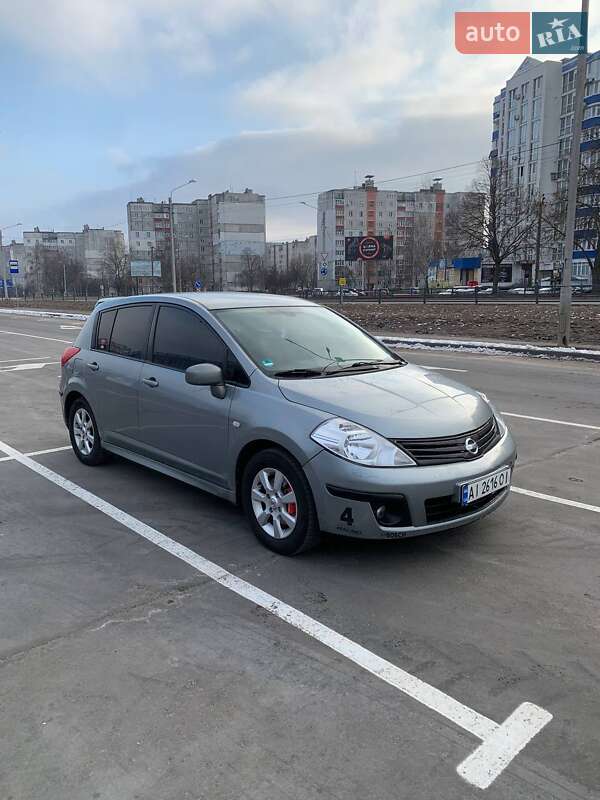 Хетчбек Nissan TIIDA 2011 в Києві