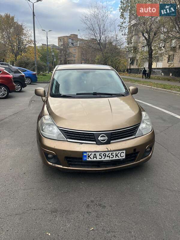 Nissan TIIDA 2008