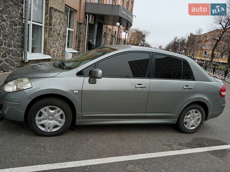 Хетчбек Nissan TIIDA 2013 в Києві фото 2 Хетчбек Nissan TIIDA 2013 в Києві