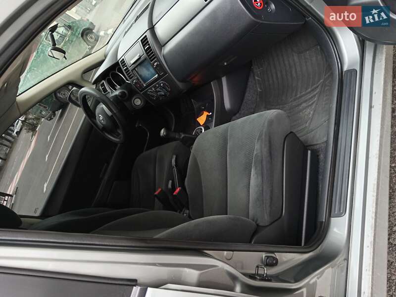 Хетчбек Nissan TIIDA 2013 в Києві фото 7 Хетчбек Nissan TIIDA 2013 в Києві