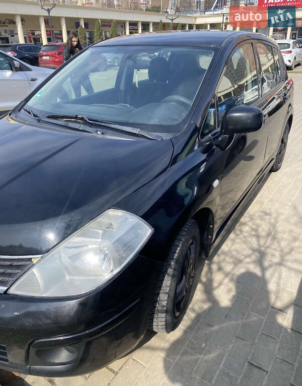 Хэтчбек Nissan TIIDA 2011 в Хмельницком