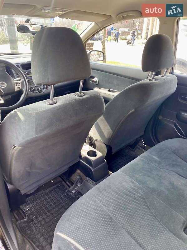 Хэтчбек Nissan TIIDA 2011 в Хмельницком