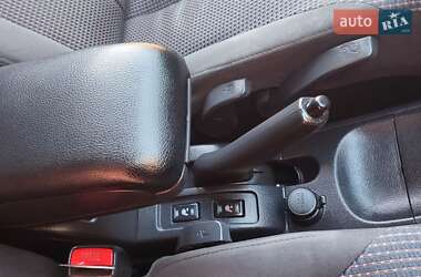 Хетчбек Nissan TIIDA 2011 в 