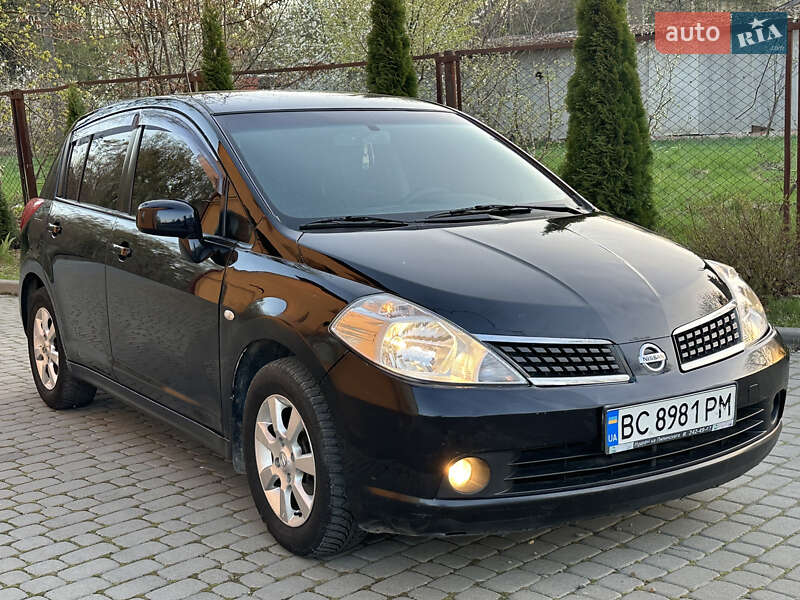 Хэтчбек Nissan TIIDA 2008 в 