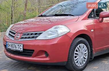 Хэтчбек Nissan TIIDA 2012 в 