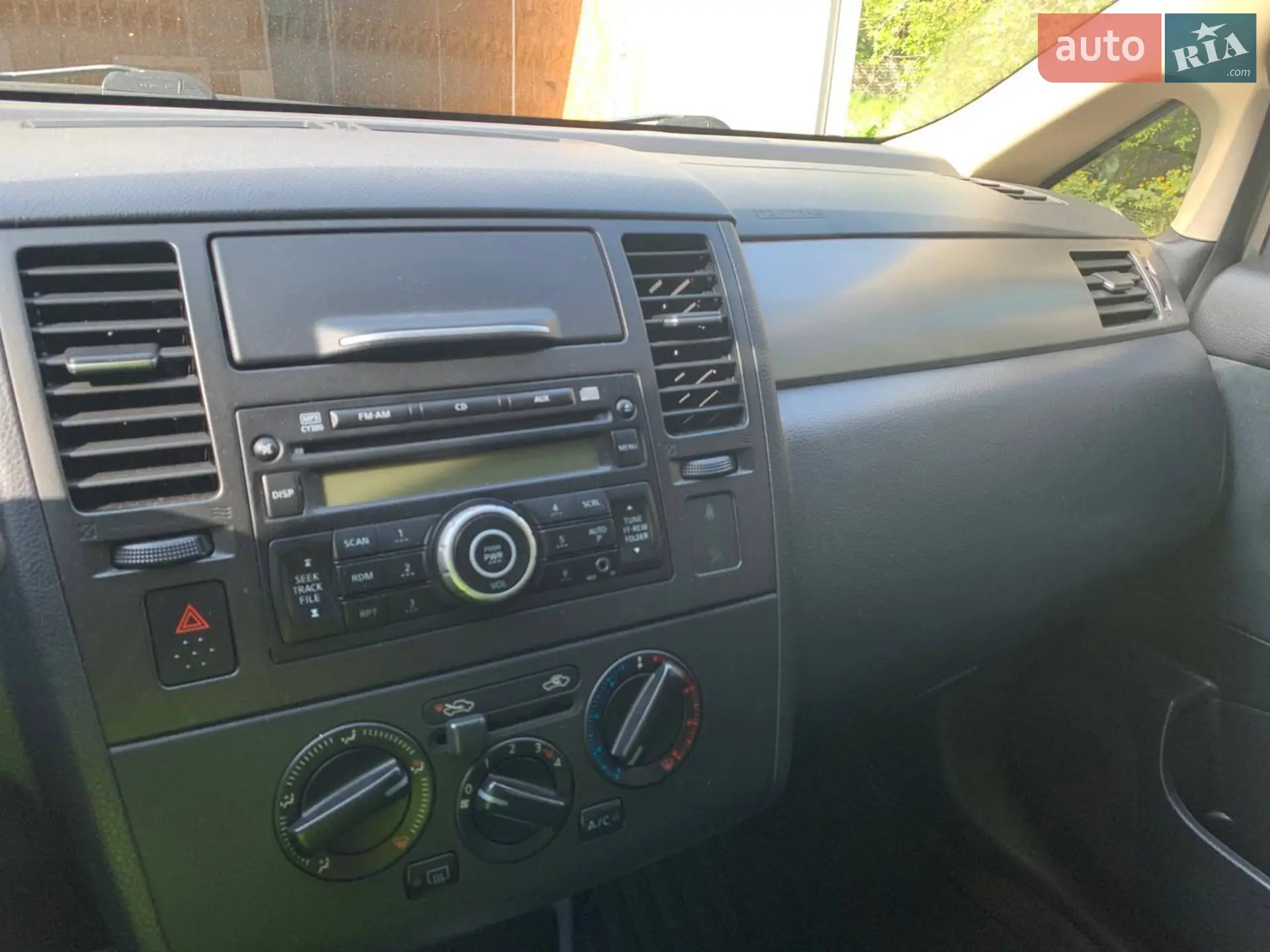 2010 Nissan Tiida - мініатюра 11